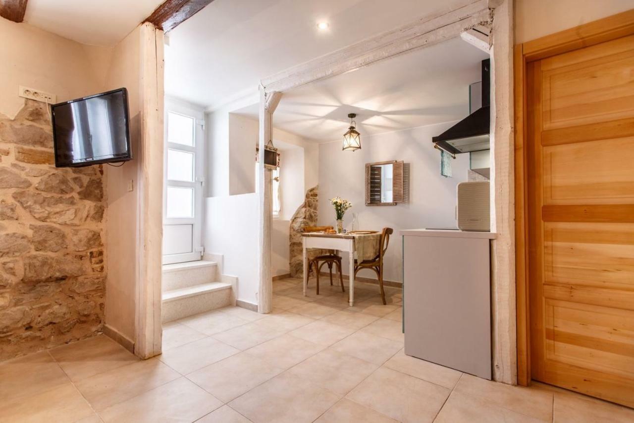 House "Anno 1881"-Center Of Split Apartment Bagian luar foto