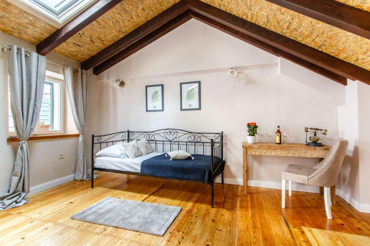 House "Anno 1881"-Center Of Split Apartment Bagian luar foto
