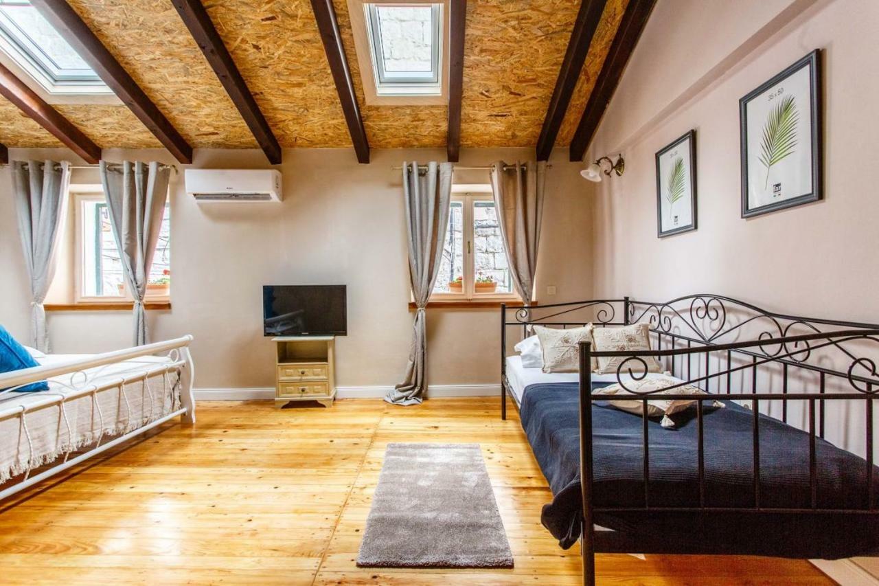 House "Anno 1881"-Center Of Split Apartment Bagian luar foto